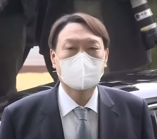 윤석열 검찰총장이 4일 오후2시 총장직을 사퇴했다[사진=TV화면 촬영 캡쳐]