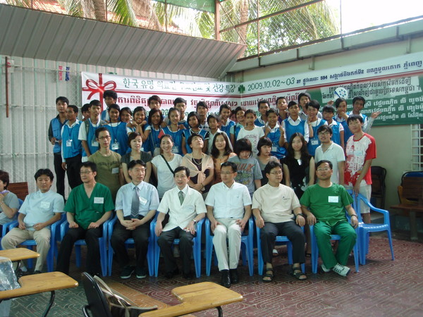 (사진=캄보디아 의료봉사)