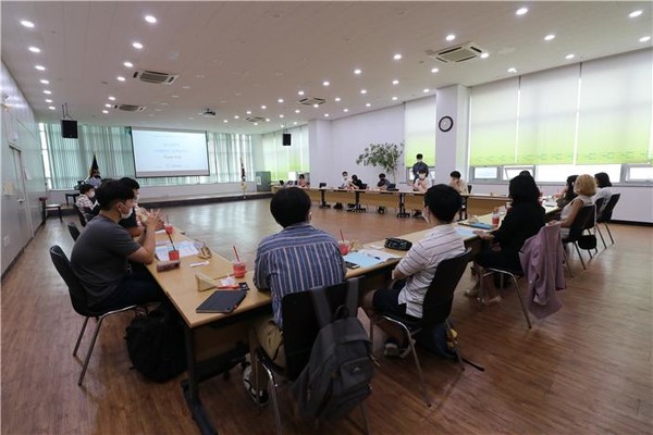 청소년정보 통합 플랫폼 구축을 위한 관계기관 회의 모습 [사진=인천시]