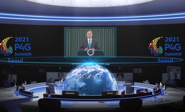 문재인대통령은 ‘2021 P4G 서울 녹색미래 정상회의에 참석한다고 청와대가 전했다.[사진=대한 민국 정부 영상 화면 캡쳐]