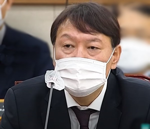 윤석열 전 검찰 총장은 여야의 협공에 일절 대응하지 않고 나의 길을 가겠다고 말했다[사진=TV화면 촬영 캡쳐]