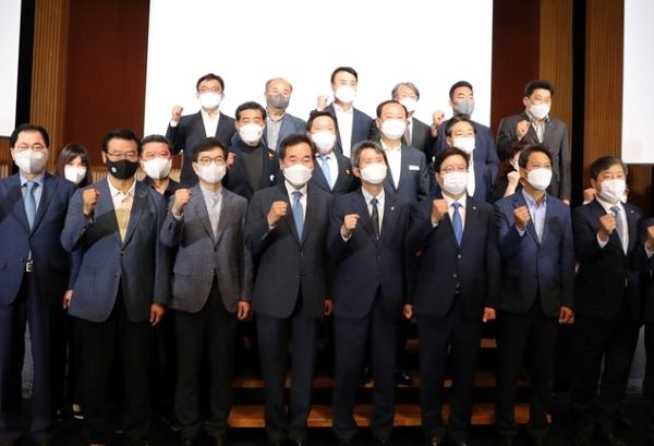 전국남북교류협력 지방정부협의회와 남북경제문화협력재단 토론회가 열렸다[사진=마포구청 공보실 ]