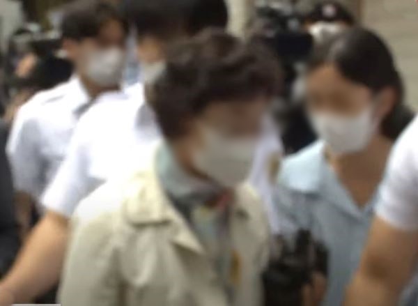 의정부 지법에 들어서고 있는 피고인 [사진=티비화면 촬영 캡쳐]