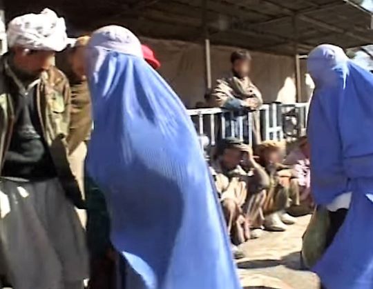 아프칸의 미군철수는 아프칸 여성들의 인권신장을 포기하는 결과를 낳을수 있다[사진=티비자료 화면 캡쳐]