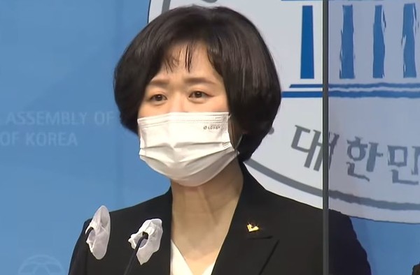 정의당 이정미 전 대표가 대선 출마 선언을 하고 있다[사진=티비화면 촬영 캡쳐]