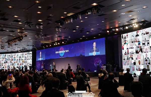 세계 한인의 날에 기념사를 하는 문재인 대통령[사진=청와대]