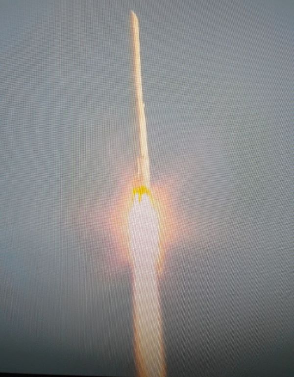 한국형 발사체 누리호(KSLV-Ⅱ)가 21일 5시에 성공적으로 발사 하였다[티비화면 생중계 발사장면 촬영]