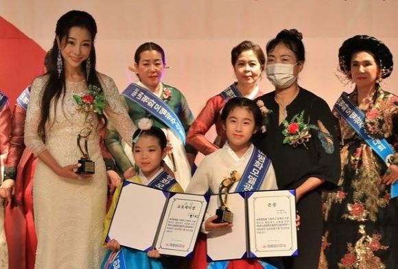 UN 평화모델 심사위원으로 참가한  이선율 박사 [사진=시사뉴스피플]