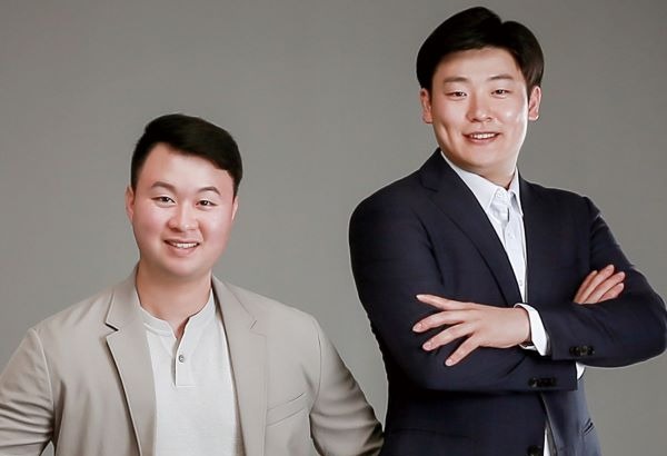 교통사고로 부터 고객의 생명을 보호 하겠다는 (주)두리안 컴퍼니 박완선(우) 최다현(좌) 대표