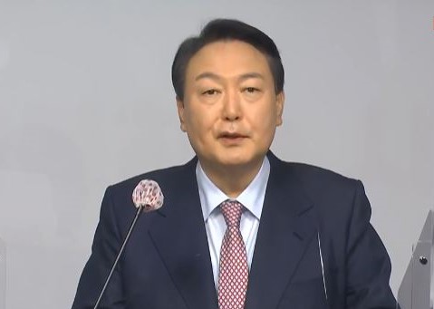 윤석열 후보는 5일 선대위 를 해산하고 다시 시작 하겠다고 발표하고 있다[사진=티비화면 촬영 캡쳐]