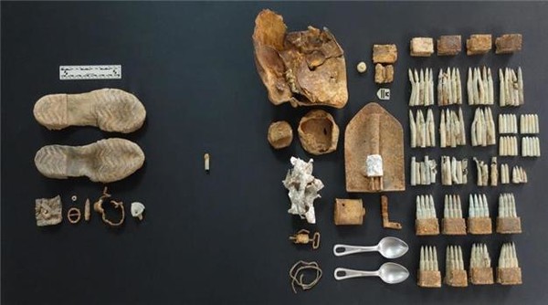 182번째 신원확인 고 김일수 하사 (현 계습 상병) 발굴 유품 [사진=국방부]