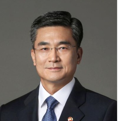 국방부는 「군인연금법」과「군인 재해보상법」개정 법률을 시행했다[사진=서욱 국방장관, 국방부제공]