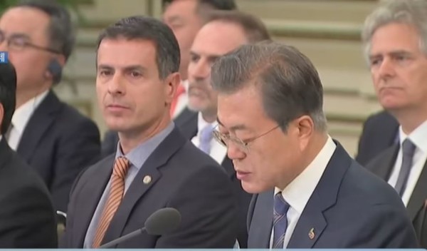 문재인 대통령은 17일 청와대 영빈관에서 외국인 투자기업과의 간담회를 가졌다[사진=ktv 화면촬영 캡쳐]