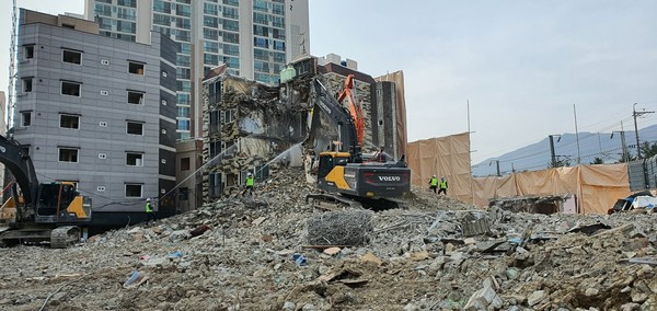 (사진=구조물해체공사, (주)영남이엔지 제공)