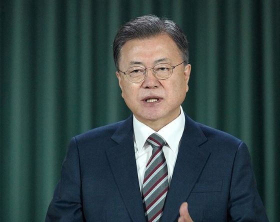 문재인 대통령은 우크라이나 전쟁상황에 대해 인도적 차원에서 적극 지원 할것을 지시했다[사진=청와대]