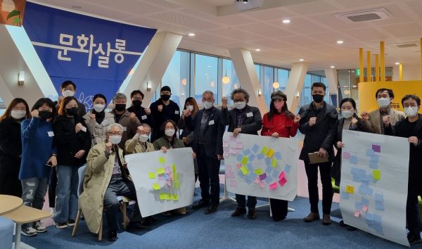 제4차  안성문화도시 라운드테이블에 참여한 전문가, 공무원 및 시민과 함께[사진=안성시 ]