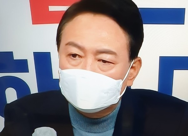 국민의힘 당사에서  인수위원장과 부위원장 기획위원장을 발표하고 있는 윤석열 대통령 당선인[사진=티비화면 촬영 캡쳐]