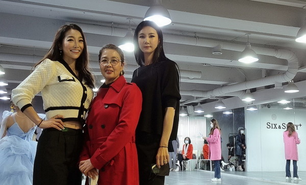 좌측부터 글로벌스타코리아 MC 이선율,모델 성춘애,진태리 [사진=클로벌스타코리아 제공]