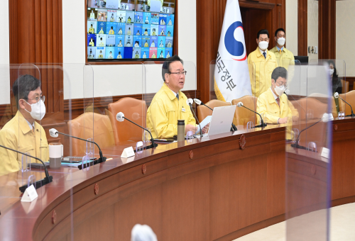 김부겸 국무총리는 22일 정부서울청사에서 주재한 코로나19 중앙재난안전대책본부(중대본) 회의를 열었다[사진=국무총리실]