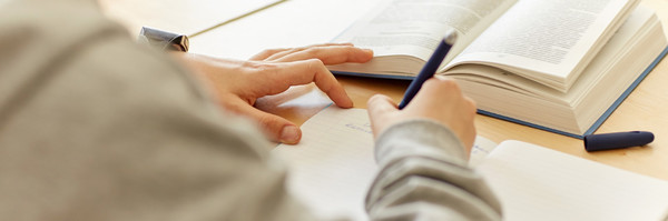 건설근로자의 자녀 교육비 부담을 줄여주기 위해 ‘한국장학재단’이 장학생 선발을 통해 장학금을 지급한다. [사진=건설근로자공제회]