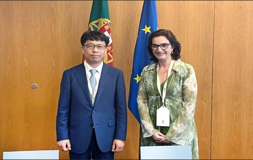 황수성 산업통상자원부 산업혁신성장실장은 2022. 6. 22(수,현지시간) 09:30 포르투갈 리스본 에스토릴 컨벤션센터에서 열린 “2022 유레카 총회”에 참석하여, 엘비라 포르투나토(Elvira Fortunato) 포르투갈 과학기술고등부 장관과 ‘한국의 유레카 정회원국 승격 성명서’에 공동 서명을 하였다[사진=산업통상부]