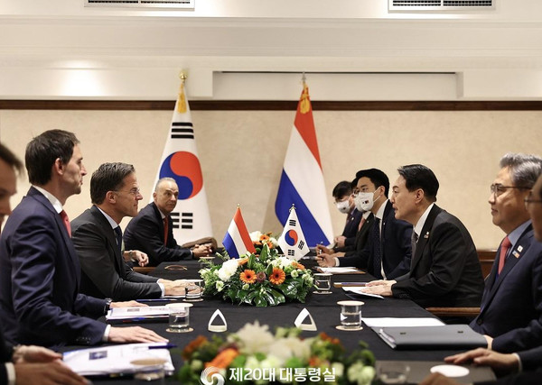 윤석열 대통령은 6월 29일 마크 루터 네덜란드 총리와 정상회담을 가졌다[사진=대통령실]