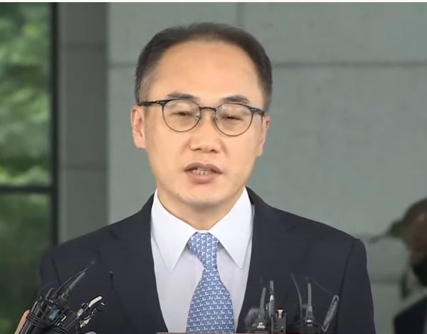 기자들에게 검찰총장으로 지명된 후 소감을 밝혔다[사진=티비화면 촬영 캡쳐]