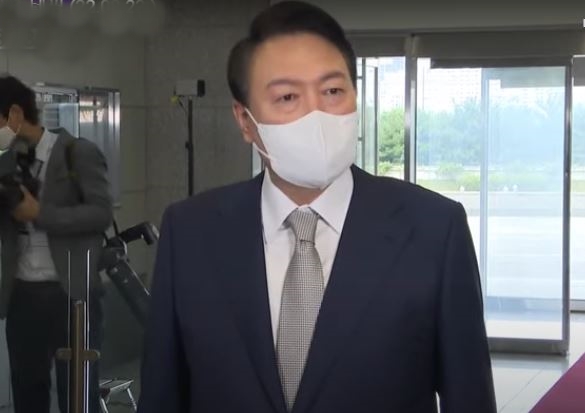 윤석열 대통령은 서민취약 계층을 보호하기 위해 불법 사금융을 뿌리 뽑아 달라고  관련 부처에 지시했다[사진=청와대 동영상 캡쳐 ]