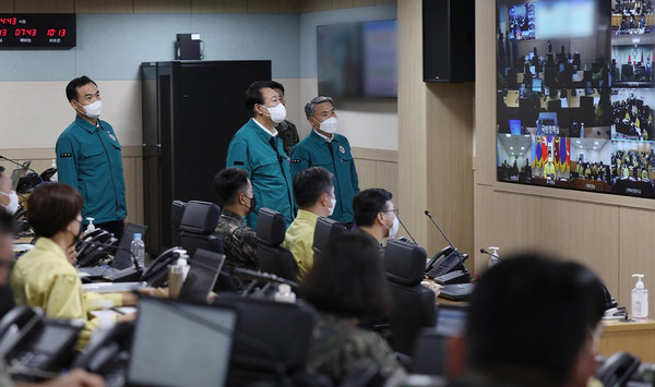 윤석열 대통령은 '을지프리덤실드(UFS)' 25일 오후, B-1 전시지휘소를 방문해 종합보고를 받았다[사진=대통령실]