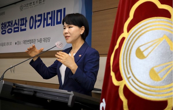 전현희 국민권익위원장 제1기 행정심파 아카데미 수료식 모습 [사진=국민권익위원회