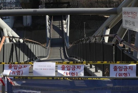 무너진 신도림역 육교 전경[사진=티비화면 촬영 캡쳐]