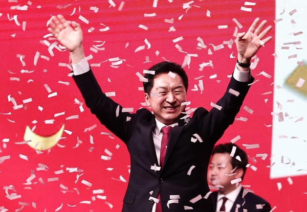 국의힘 당대표로  선출된 김기현 신임 당대표가 환호 하고 있다[사진=국민의 힘 제공]