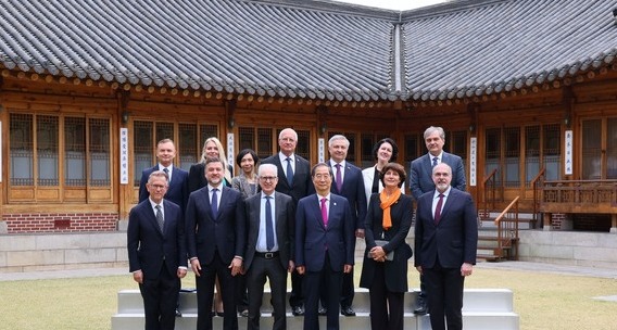 한덕수 국무총리는 13일 주한 유럽지역 대사들을 초청해 오찬간담회를 가졌다.(사진=국무조정실)