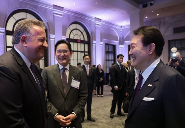 한.미 기업인들과 담소를 나누는 윤석열 대통령[사진=대통령실]