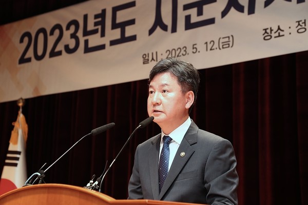 한창섭 행정안전부 차관이 12일 오전 서울시 종로구 세종대로 정부서울청사 별관 2층 대강당에서 열린 '2023년도 시군자치구의회의장 국정설명회'에 참석해 인사말을 하고 있다.(사진=행정안전부)