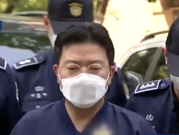 검찰조사를 받기 위해 서울남부지검 으로 가는 라덕연 대표[사진=티비화면 촬영 캡쳐]