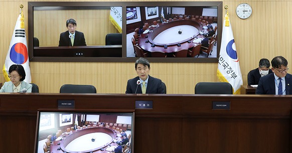 이주호 사회부총리 겸 교육부 장관이 17일 오후 정부세종청사에서 열린 제4차 사회관계장관회의에서 모두발언을 하고 있다.(사진=교육부)