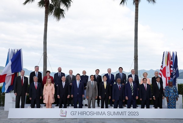 20일 윤석열 대통령은 G7 정상회의에 참석한 각국 정상들과 단체사진을 촬영했다.(사진=대통령실)
