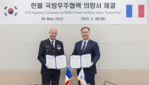 국방부는 30일 프랑스 국방부와 ‘국방우주협력을 위한 의향서’를 체결했다[사진=국방부]