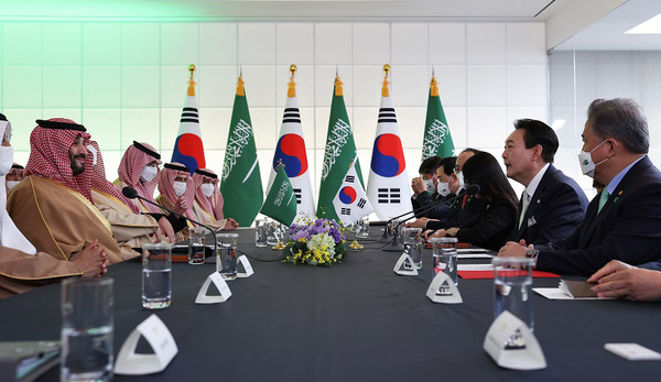지난해 11월 17일 윤석열 대통령과 모하메드 빈 살만 사우디 왕세자 겸 총리가 정상회담을 갖는 모습 (사진=대통령실)