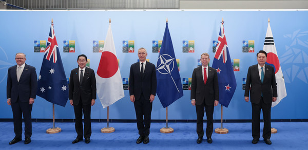 윤석열 대통령은 7월 12일 AP4 정상-NATO 사무총장 기념사진을 촬영했다.(사진=대통령실)