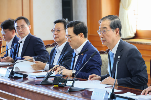 한덕수 국무총리가 20일 세종대로 정부서울청사에서 열린 3차 국가첨단전략산업위원회에 참석, 발언을 하고 있다.(사진=국무조정실)