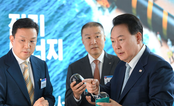 윤석열 대통령은 8월 2일, 새만금 이차전지 투자협약식에 참석했다.(사진=대통령실)