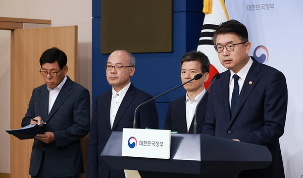 장상윤 교육부 차관이 8월 4일, 정부서울청사 별관에서 ‘교육부-서울특별시교육청 합동조사’ 결과를 발표하고 있다.(사진=교육부)