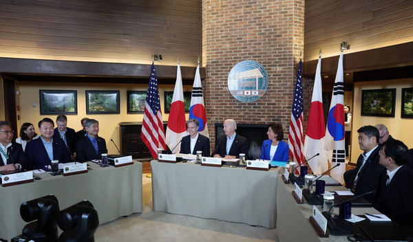 윤석열 대통령과 조 바이든 미국 대통령, 기시다 후미오 일본 총리가 8월 18일(현지시간) 한미일 정상회담을 가졌다.(사진=대통령실)