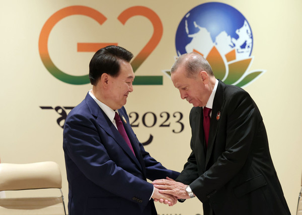 윤석열 대통령은 9일(현지시간) 레젭 타입 에르도안 튀르키예 대통령과 한-튀르키예 정상회담을 가졌다.(사진=대통령실)