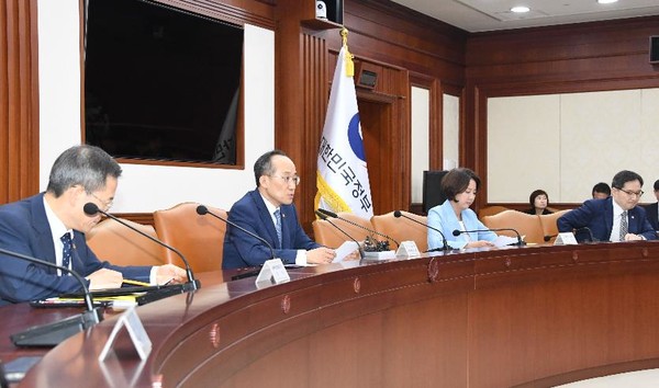 18일 추경호 경제부총리 주재로 개최한 비상경제장관회의 겸 수출투자대책회의 (사진=기획재정부)