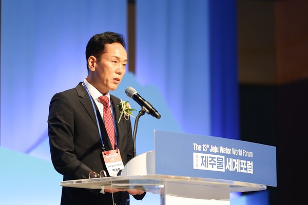 제13회 제주물 세계포럼(The 13th Jeju Water World Forum)이 제주국제컨벤션센터(ICC 제주)에서 19일 개막했다.[사진-제주삼다수]