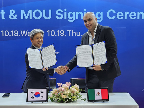 한국기업보안 전귀선 대표와 멕시코 Claro의 Mario Bermeo 디렉터 (사진=한국기업보안)