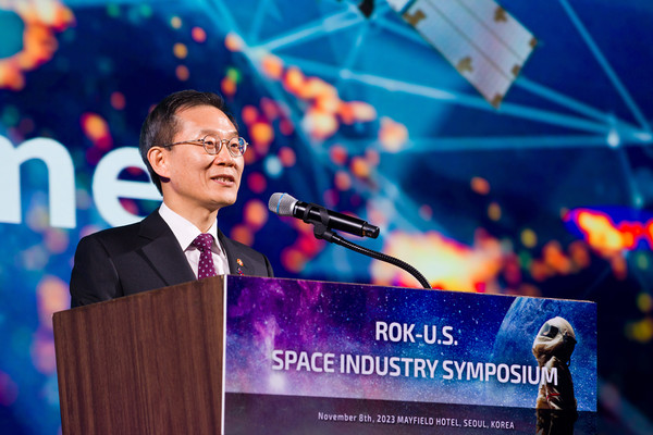 이종호 과학기술정보통신부 장관이 '한-미 우주산업 심포지엄'에서 개회사를 하고 있다.(사진=과학기술정보통신부)